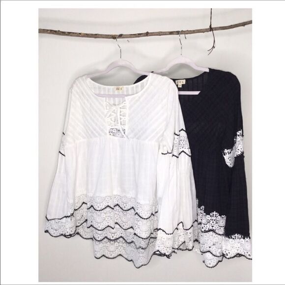 𝅺BABYDOLL Blouse with Bell Sleeves in Black - Picture 7 of 12